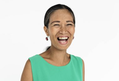 kadın stüdyoda poz 