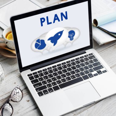 Çalışma Masası üstünde laptop