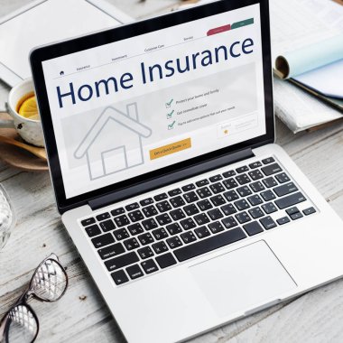 Çalışma Masası üstünde laptop