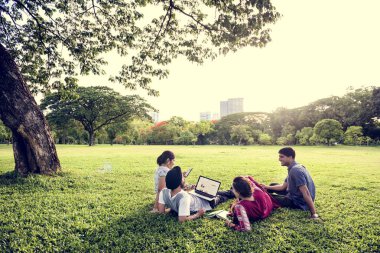 Parkta soğutma insanlar