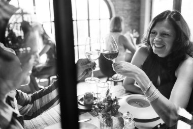 Romantik randevusu olan çift. 