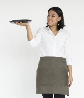 Asya garson holding tepsi