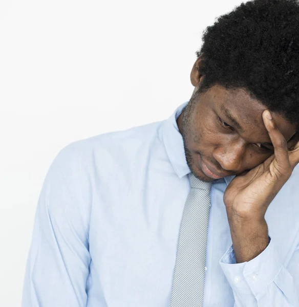 Hombre de negocios africano cansado — Foto de Stock