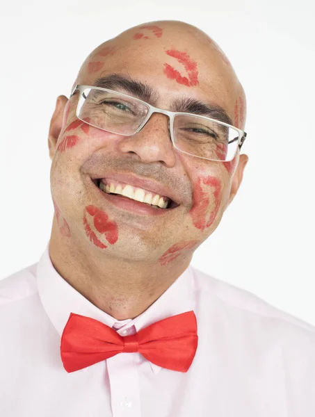 Homme recouvert de rouge à lèvres baisers — Photo