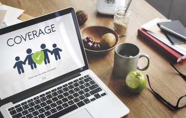 çalışma alanı tablo açılan laptop