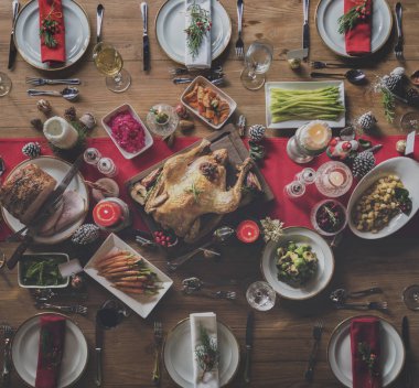 Noel yemeği ile tablo 