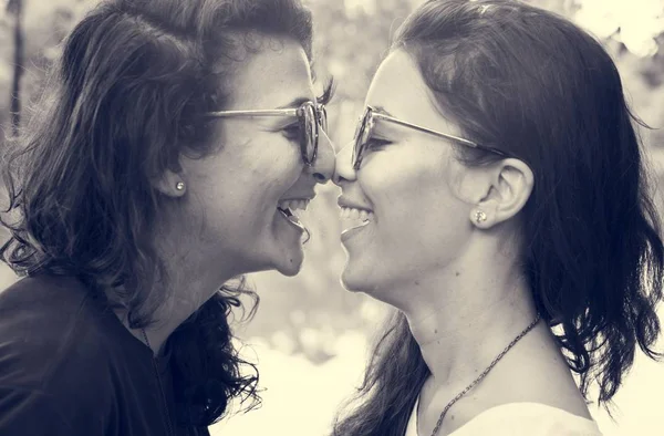 Coppia lesbica trascorrere del tempo insieme — Foto Stock