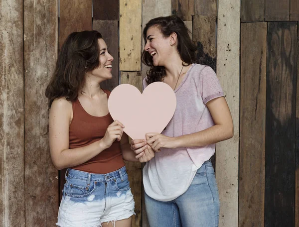 Lesbian Couple holding heart — Stock Photo, Image