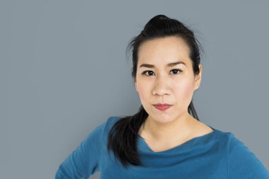 güzel ciddi Asyalı kadın 