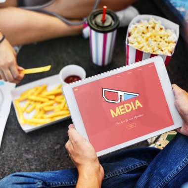 Dijital tablet tutan adam 