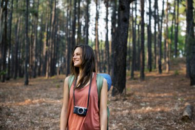 Ormandaki kadın Gezgin