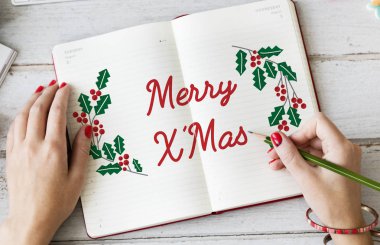 Günlüğe notlar yazan kadın