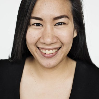 güzel Asyalı kadın gülümsüyor