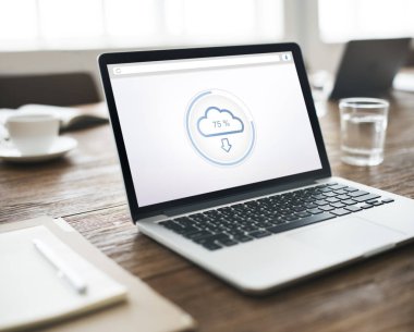 bilgi ile açılan dizüstü bilgisayar