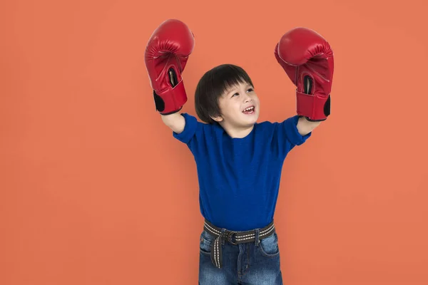 Asijské Boy pózuje v Studio — Stock fotografie