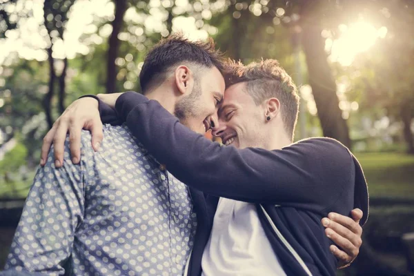 Gay couple dans l'amour — Photo