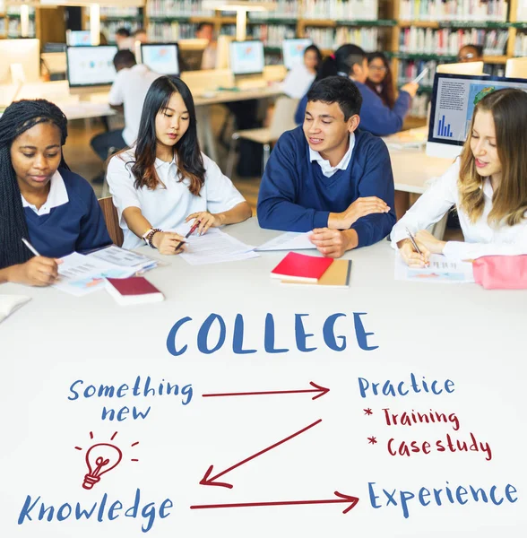 Diversiteit groep studenten op de werkplek tabel — Stockfoto