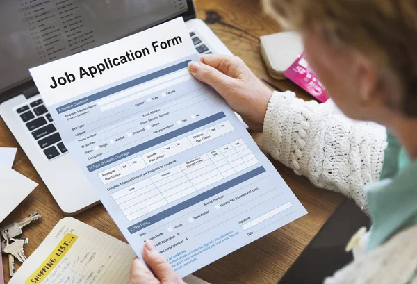 Woman holding paper document — Stock Photo, Image