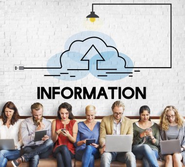 Dijital aygıtlar kullanan insanlar