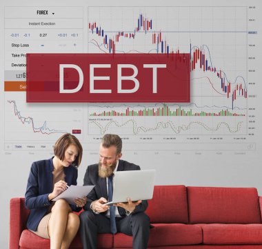 İş adamları birlikte çalışıyor.