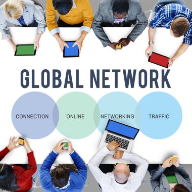 Dijital cihazlar çok ırklı insanlarla.