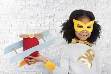 Afrikalı kız kostüm süper kahraman