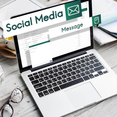 bilgi ile çalışan dizüstü bilgisayar