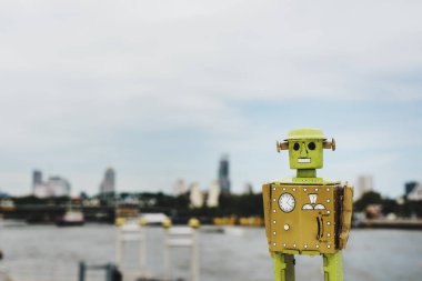 Retro teneke robot oyuncak