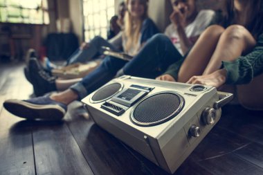 Genç arkadaş radyo grubu