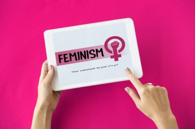 insan elinden tutarak dijital tablet