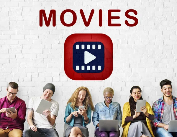 Dijital aygıtlar kullanan insanlar