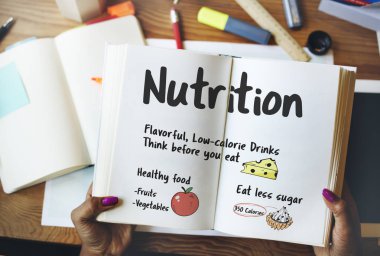 Kadın holding açık kitap