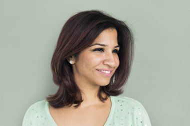 kadın stüdyoda poz