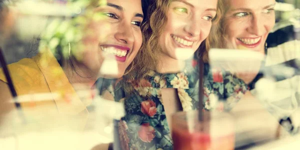 Women Communicatingat cafe — Stock Photo, Image