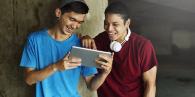 çocuklar dijital tablet kullanma