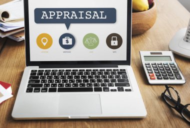 çalışma alanı tablo açılan laptop