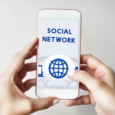 Akıllı telefon kullanan kişi