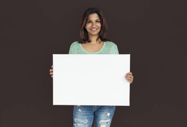 kadın stüdyoda poz