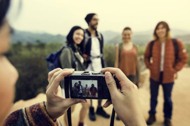Arkadaşlar fotoğraf çekmek