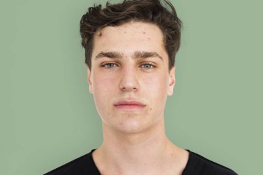 Beyaz genç adam yüzü