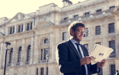 işadamı okuma gazete