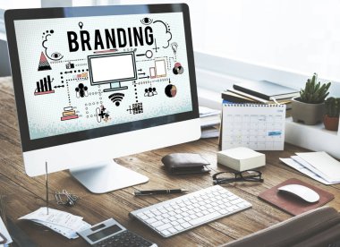 bilgisayar monitöründe çalışma alanı tablosu