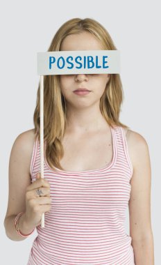 konuşma sopa tutan kadın