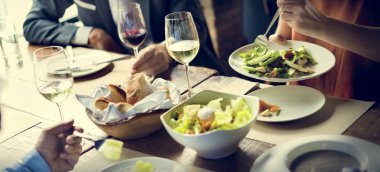 Restoranında yemek insanlar