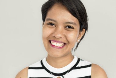 kadın stüdyoda poz