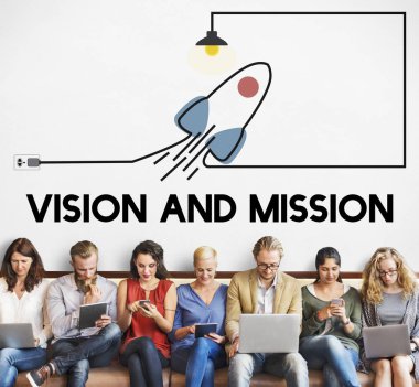 Dijital aygıtlar kullanan insanlar