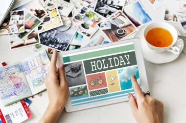 dijital tablet kullanan kadın