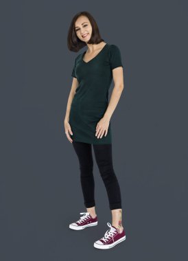 genç kadın stüdyoda poz