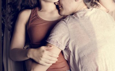 Lezbiyen çift birlikte vakit geçiriyor.