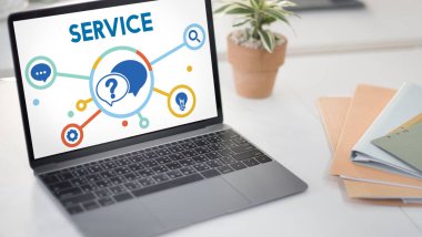 çalışma alanı tablo açılan laptop